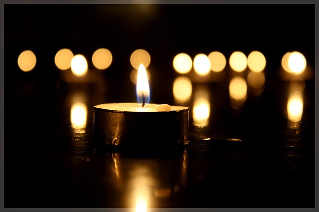 candle-794312_640
