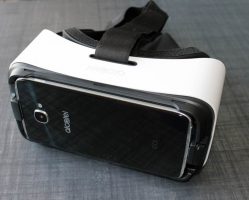 Alcatel-Idol-4s-Virtual-Reality-Brille