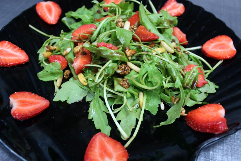 Erdbeer-Rucola Salat mit Aceto Balsamico di Modena DieCheckerin