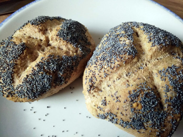 Vollkornbrötchen vegan wie vom Bäcker (aus nur vier Zutaten ...