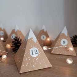 Ausgefallener DIY Adventskalender zum Befüllen Pyramiden DieCheckerin