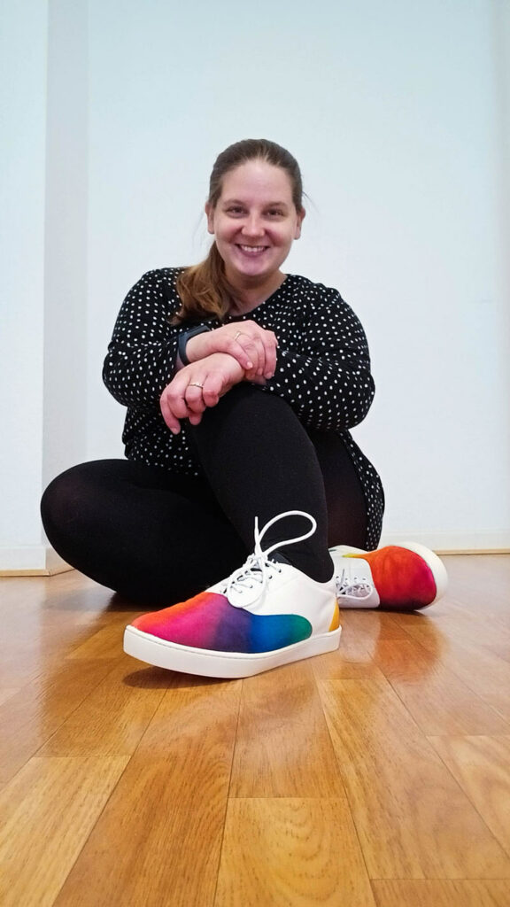 Vegane Sneaker Regenbogenverlauf DIY Textilmalstifte